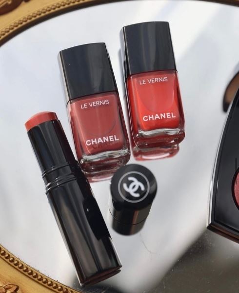 </p>
<p>                        Chanel Makeup Collection Spring Summer 2023</p>
<p>                    