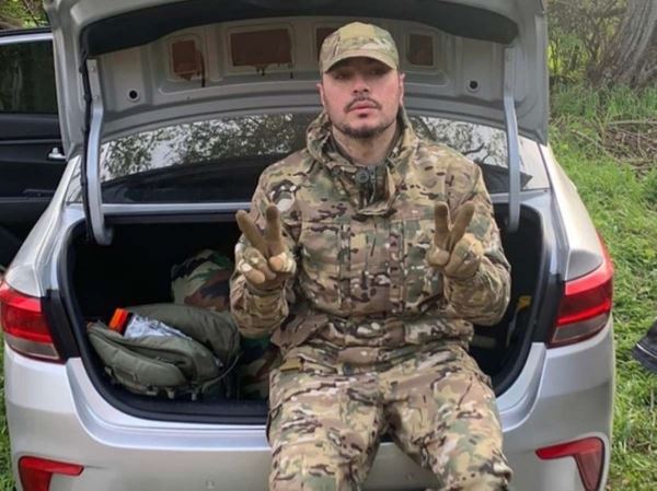 Рэпер Птаха не выходит на связь после обстрела в ДНР